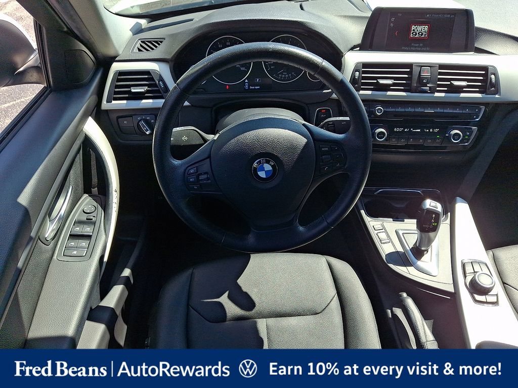Used 2018 BMW 320i Sedan RWD image 15
