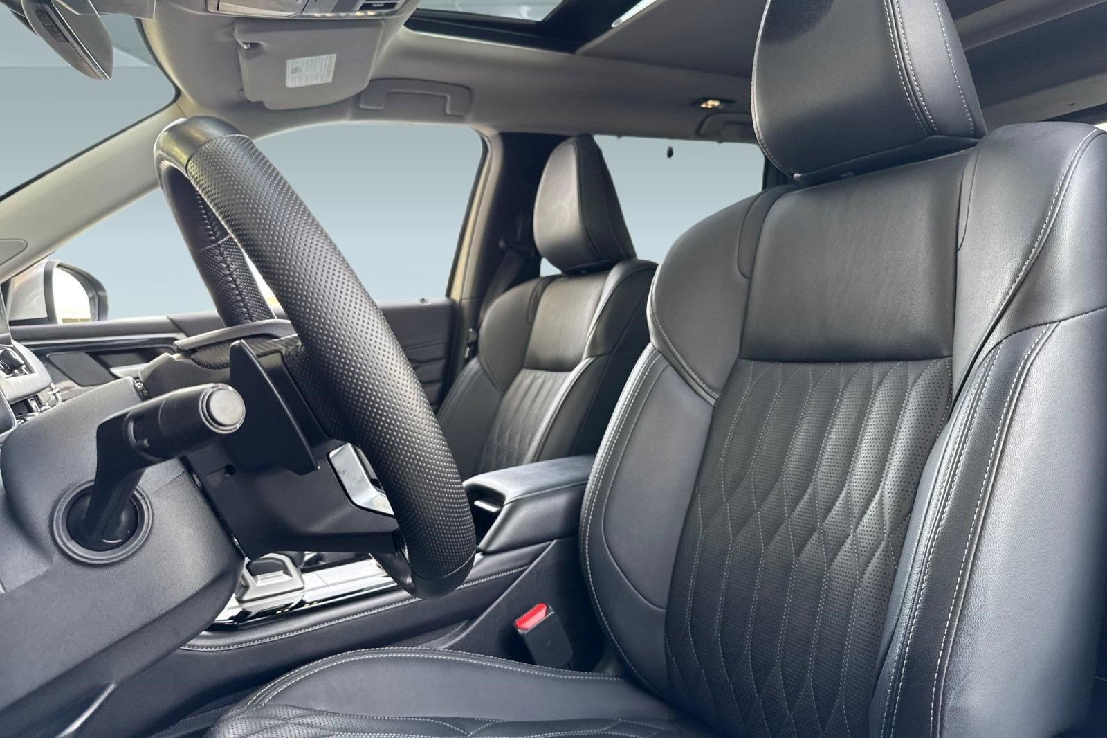 Used 2025 Mitsubishi Outlander SEL image 14