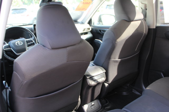 Used 2022 Toyota Highlander LE FWD image 33