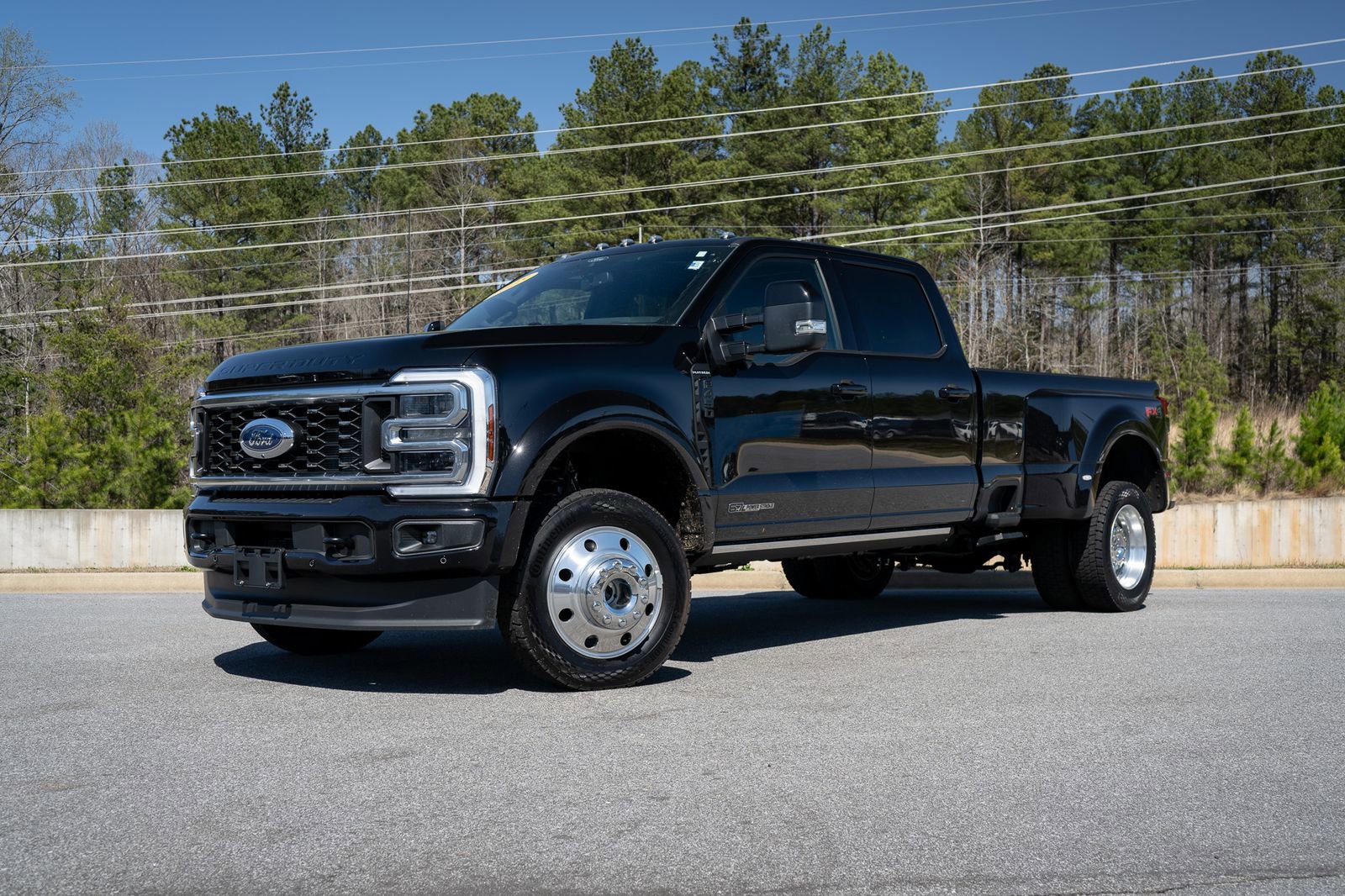 Used 2025 Ford F450 Platinum w/ FX4 Off-Road Package image 3