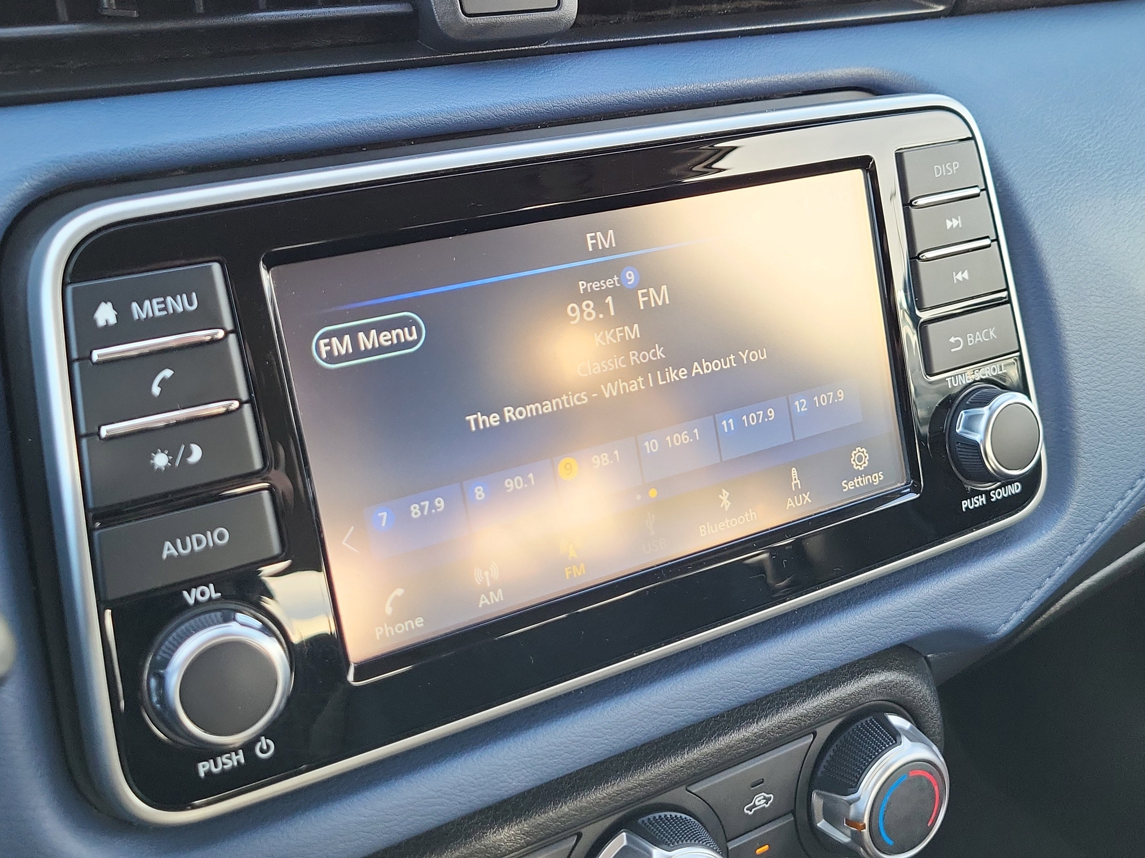 Used 2023 Nissan Versa SV image 21