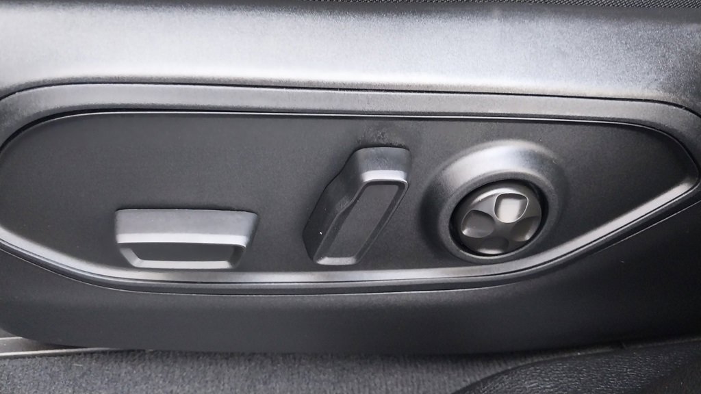 Certified 2023 Jeep Grand Cherokee Laredo image 18