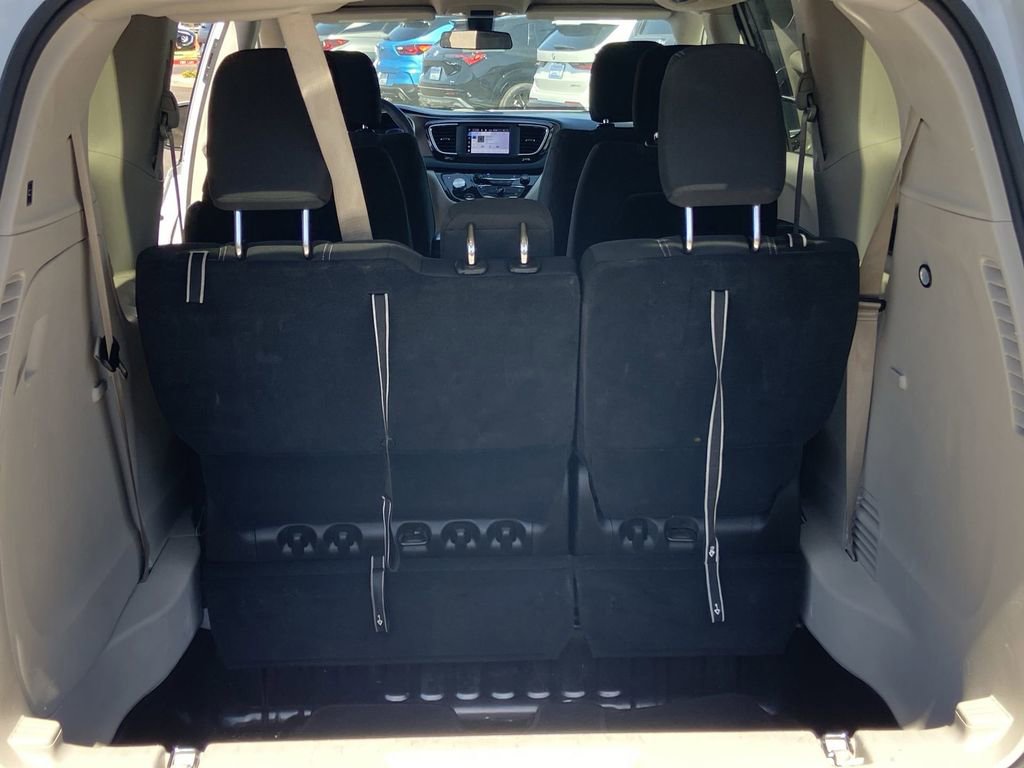 Used 2022 Chrysler Voyager LX FWD image 20