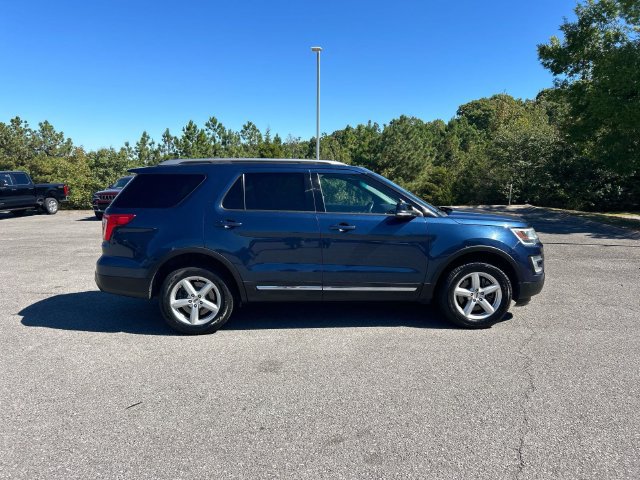 Used 2016 Ford Explorer XLT w/ Equipment Group 201A AWD/4WD image 2