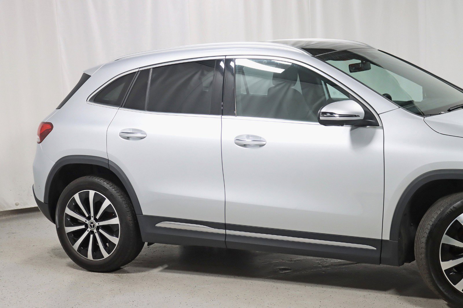Used 2022 Mercedes-Benz GLA 250 4MATIC w/ Premium Package Lite image 4