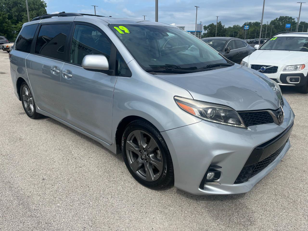 Used 2019 Toyota Sienna SE w/ SE Preferred Package FWD image 7