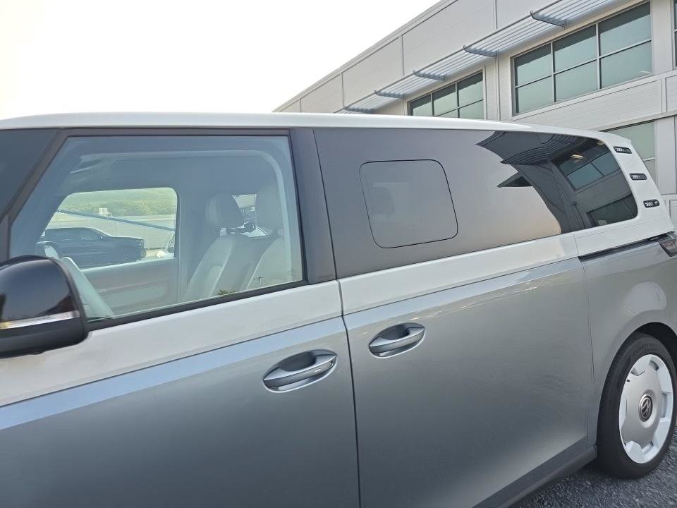 Used 2025 Volkswagen ID. Buzz 1st Edition AWD/4WD image 13
