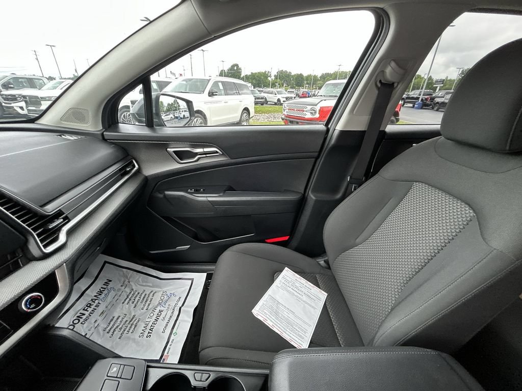 Used 2023 Kia Sportage LX AWD/4WD image 15