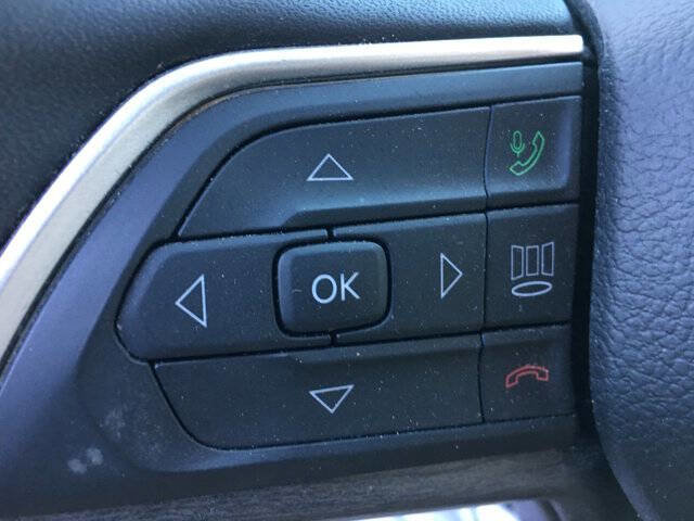 Used 2023 Jeep Grand Cherokee Limited AWD/4WD image 12