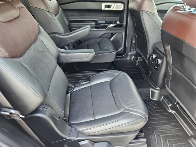 Used 2024 Ford Explorer Platinum w/ Technology Package AWD/4WD image 16
