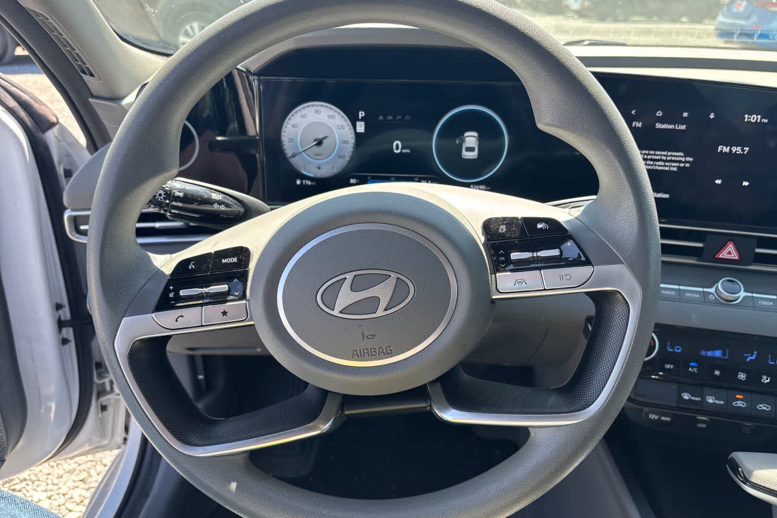 Used 2024 Hyundai Elantra SEL FWD image 24