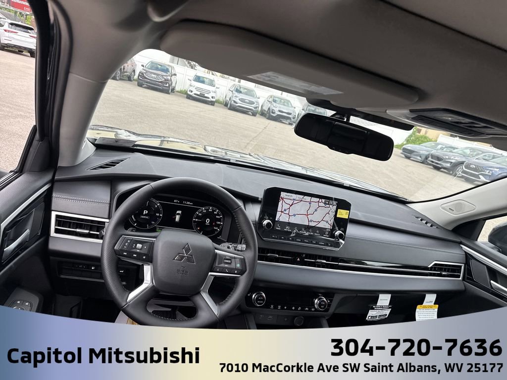New 2025 Mitsubishi Outlander SE image 17