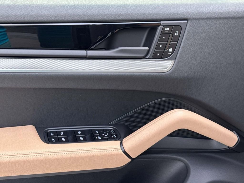 New 2026 Porsche Cayenne image 23