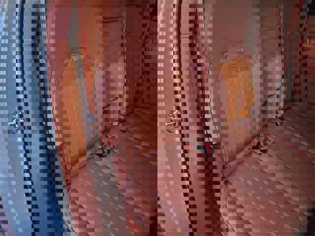 Used 2023 Bentley Bentayga Plug-In Hybrid image 20