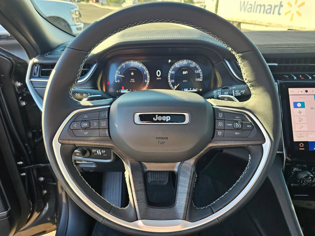 New 2025 Jeep Grand Cherokee L Limited w/ Black Appearance Package AWD/4WD image 16