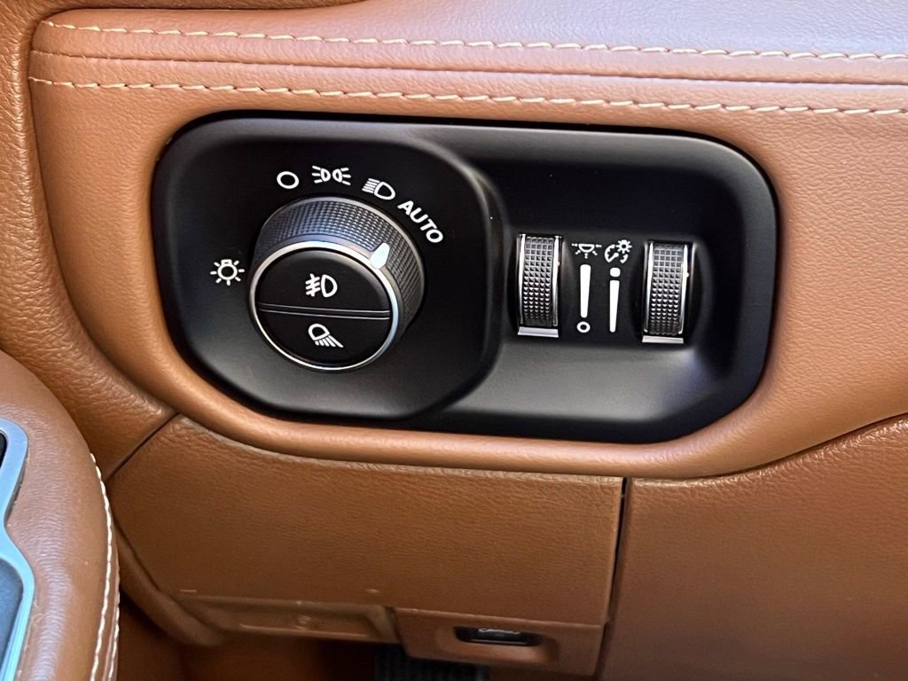 Used 2024 RAM 3500 Limited w/ Safety Group image 32