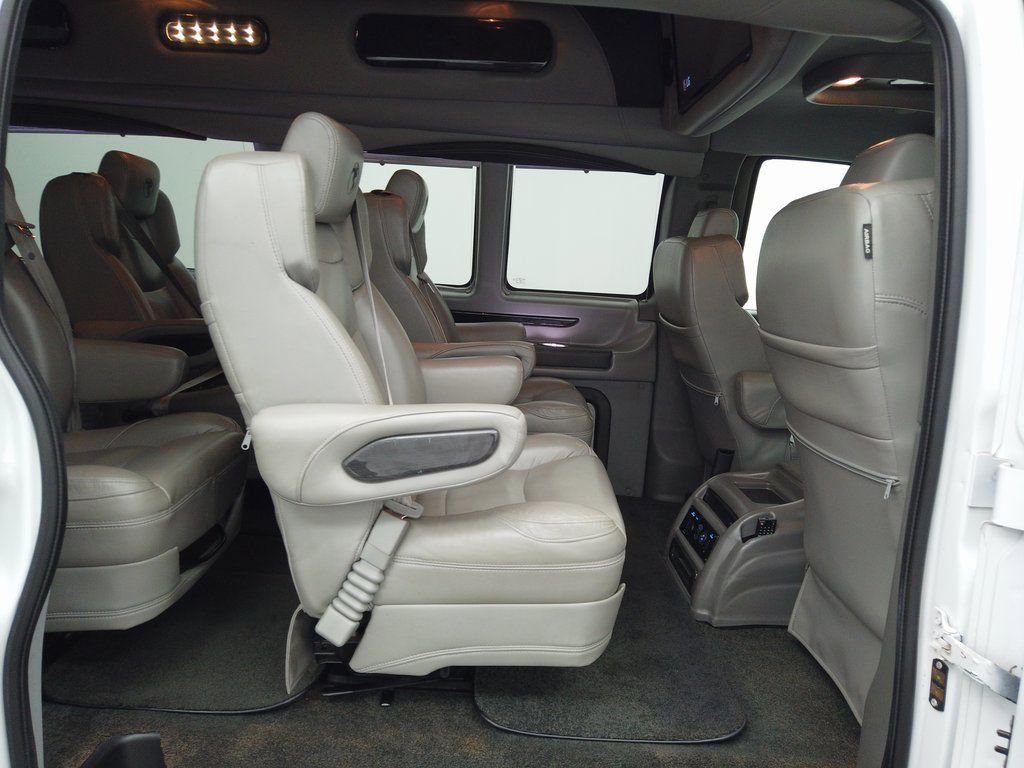Used 2020 GMC Savana 2500 Extended w/ Enhanced Convenience Package image 45