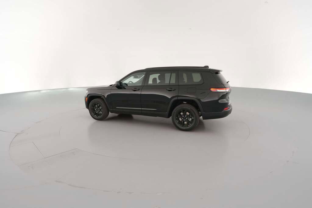 New 2025 Jeep Grand Cherokee L Laredo image 7