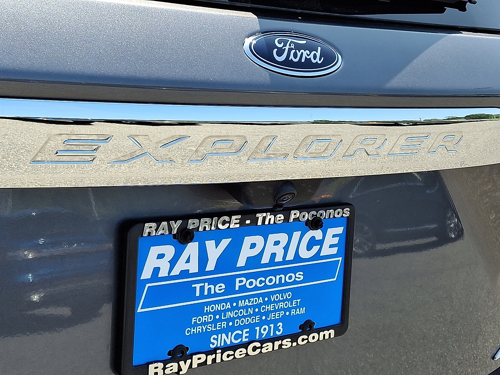 Certified 2022 Ford Explorer XLT w/ Equipment Group 202A image 28