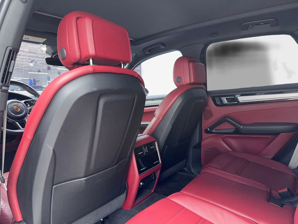 Used 2023 Porsche Cayenne Platinum Edition image 14