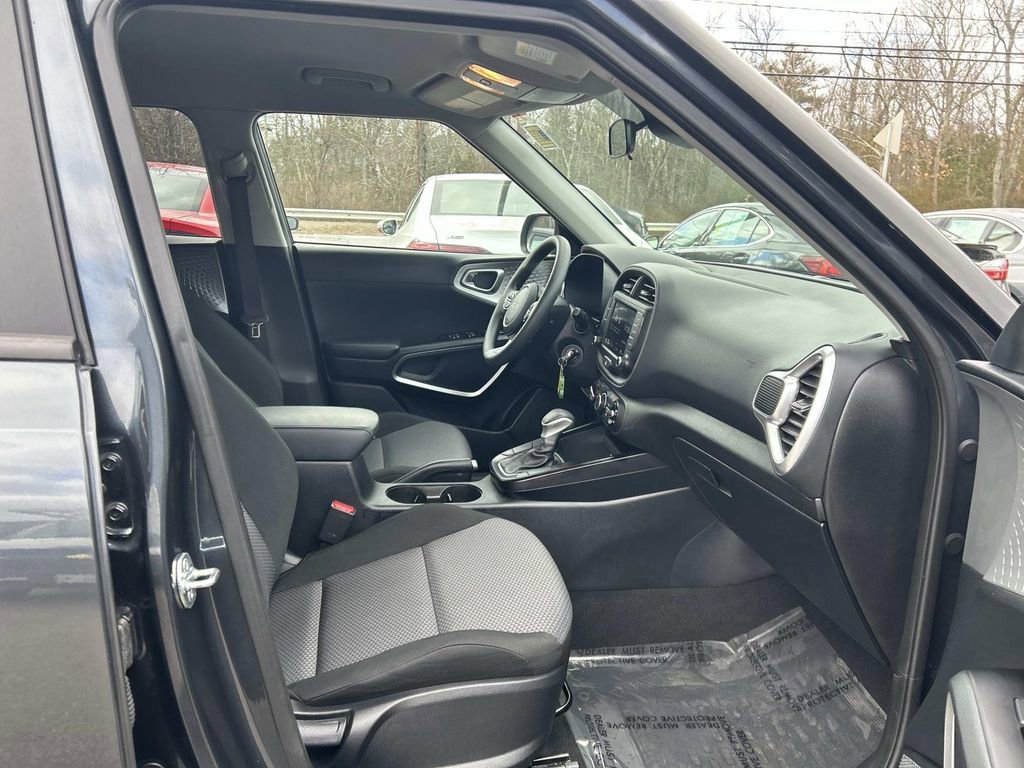 Used 2024 Kia Soul LX w/ Option Group 015 image 17