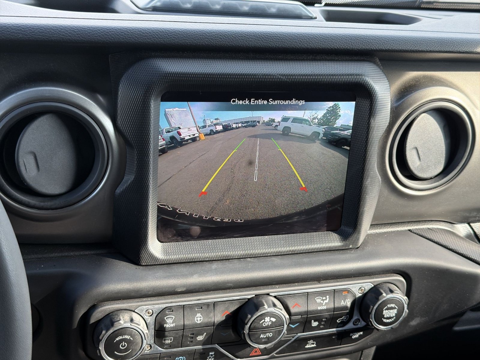 Used 2023 Jeep Wrangler Unlimited w/ Sun & Screen Package AWD/4WD image 19