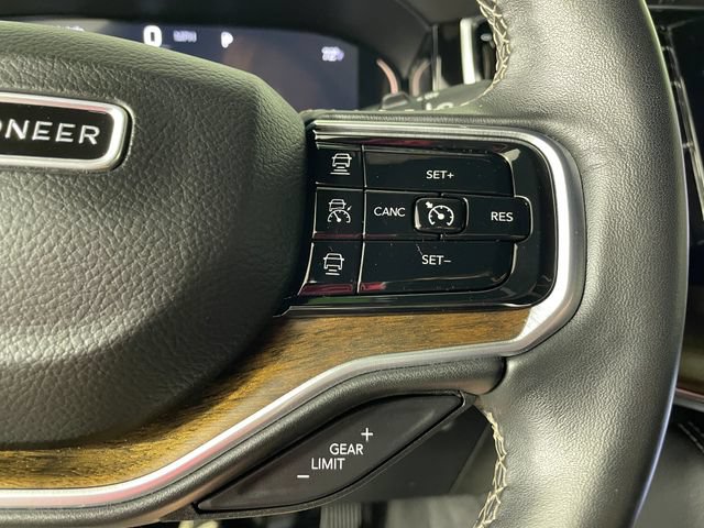 Used 2023 Jeep Grand Wagoneer 4WD w/ Flexible Seating Group image 9