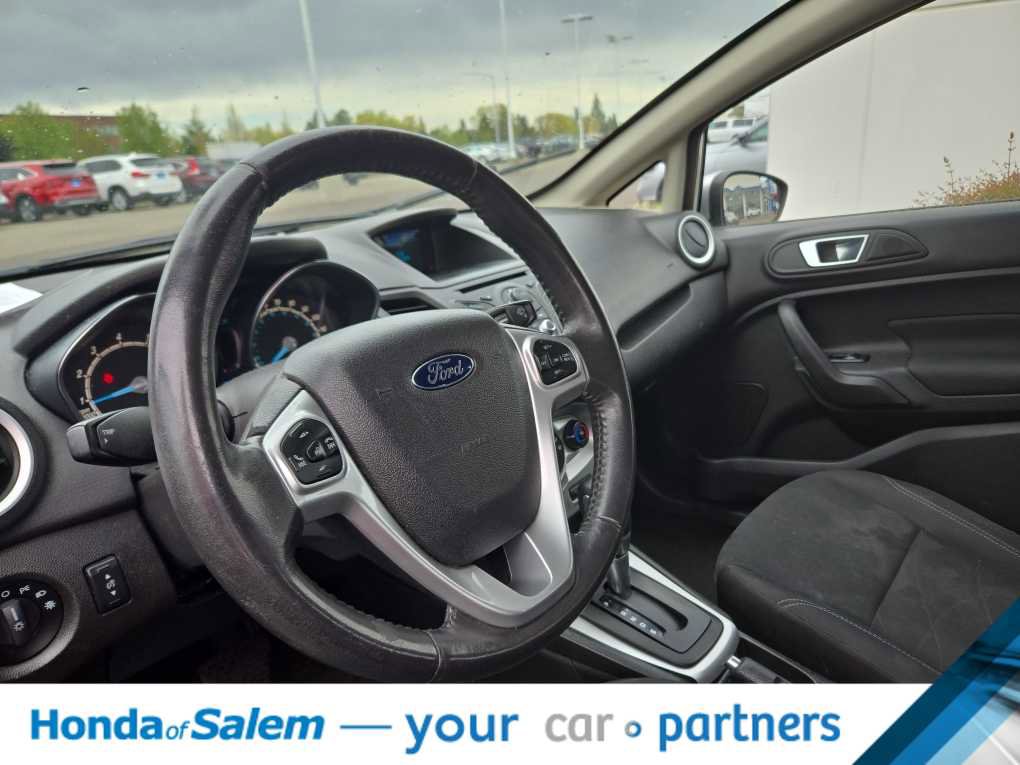 Used 2015 Ford Fiesta SE FWD image 2