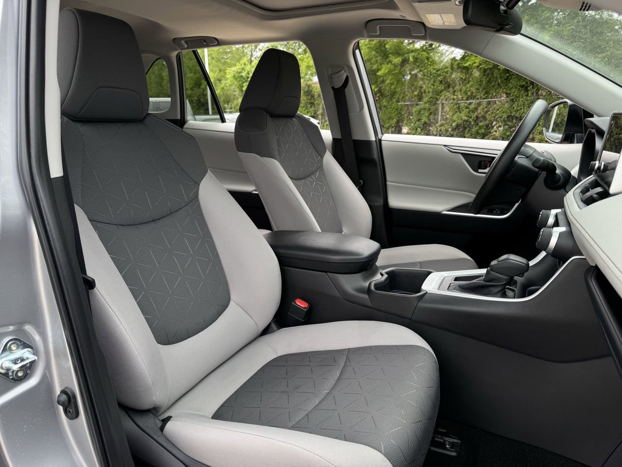 Used 2025 Toyota RAV4 XLE w/ Convenience Package FWD image 28