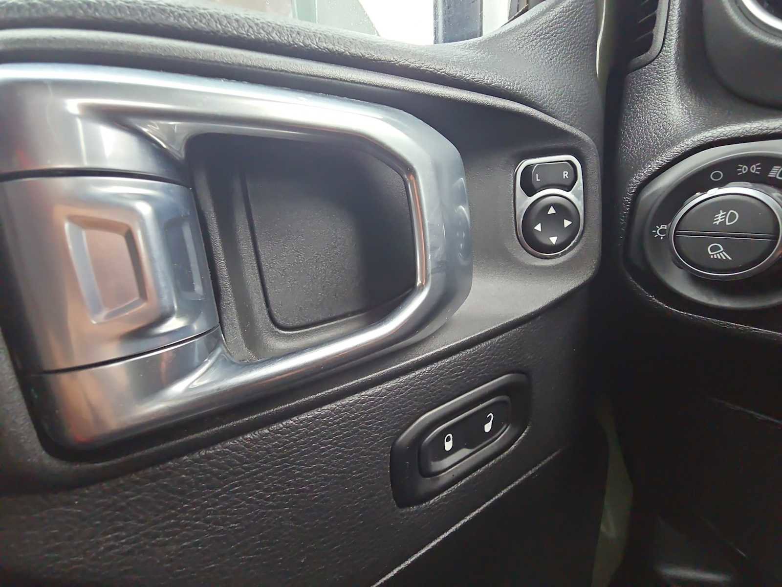 Used 2022 Jeep Gladiator Overland w/ Popular Equipment Package image 16