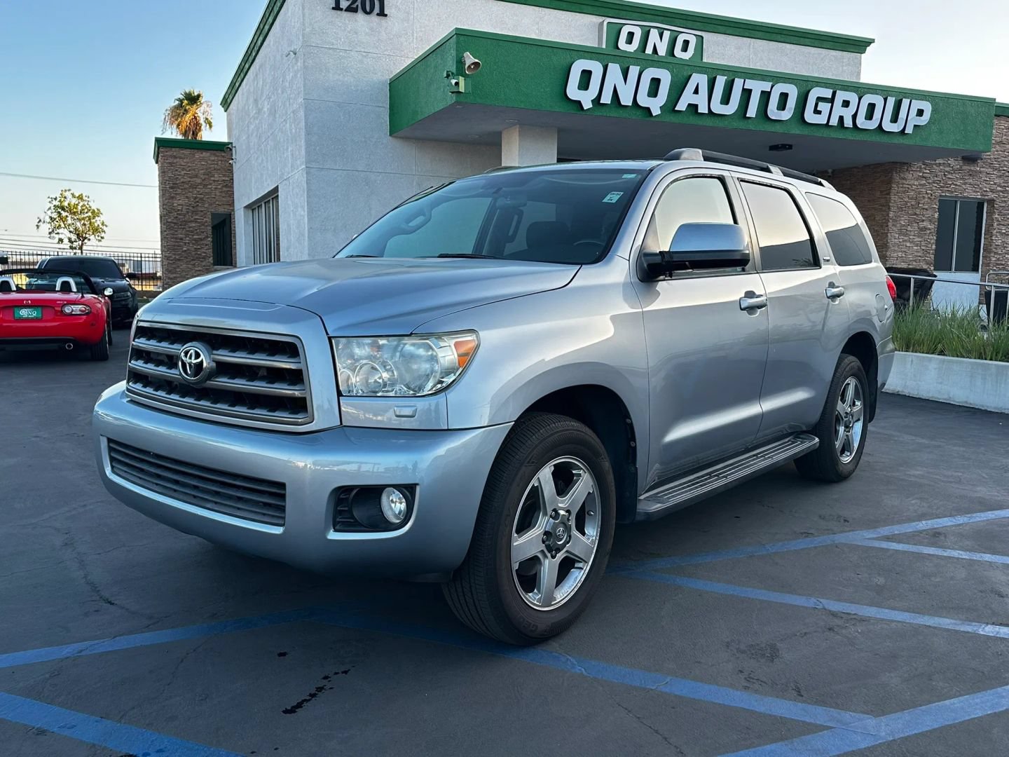Used 2013 Toyota Sequoia SR5 w/ Sport Appearance Pkg AWD/4WD image 4