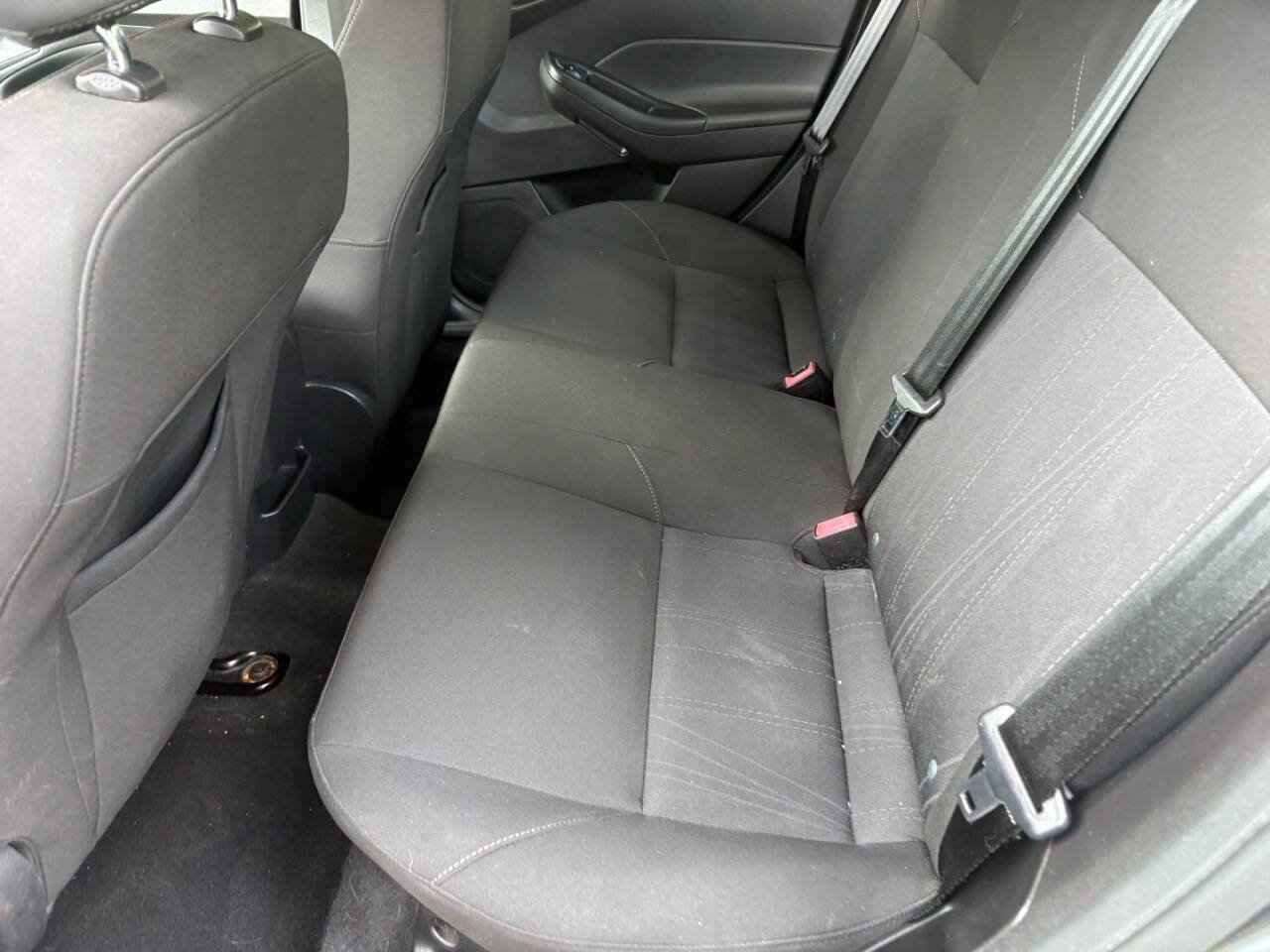Used 2015 Ford Focus SE FWD image 23