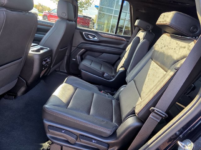 Used 2023 Chevrolet Tahoe High Country AWD/4WD image 23