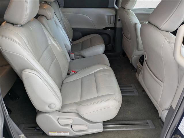 Used 2019 Toyota Sienna XLE image 19