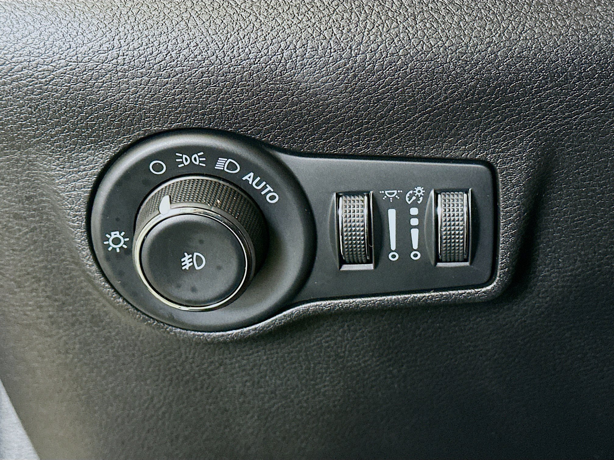 Used 2022 Jeep Compass Latitude FWD image 17