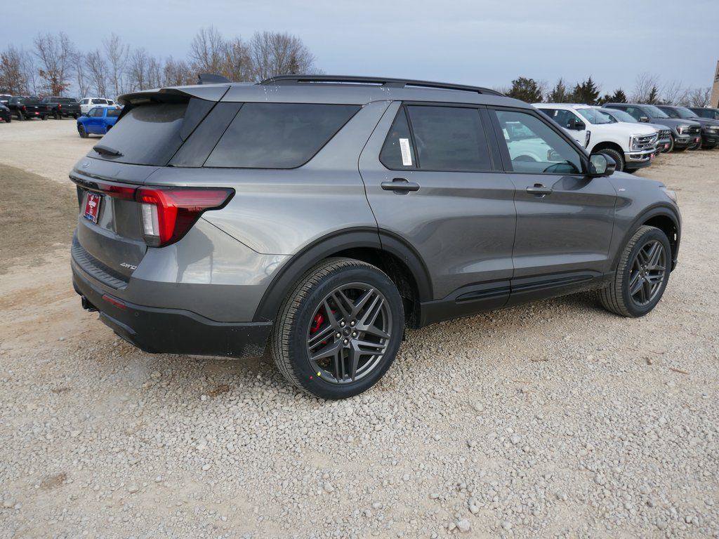 New 2026 Ford Explorer ST-Line w/ ST-Line Street Pack image 4