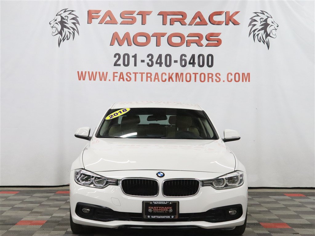 Used 2018 BMW 320i xDrive Sedan AWD/4WD image 2