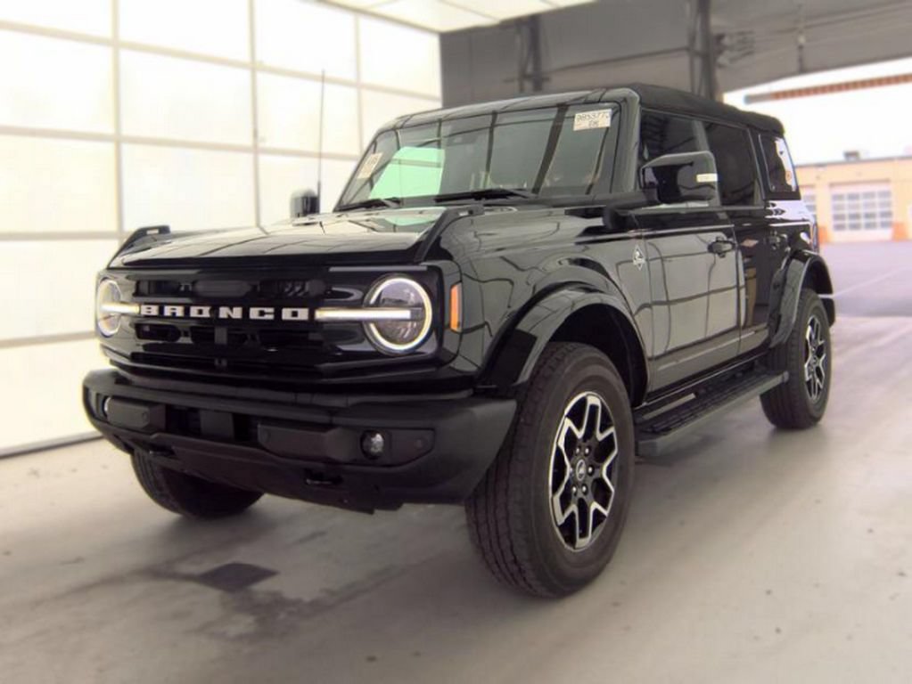 Used 2023 Ford Bronco Outer Banks AWD/4WD image 2
