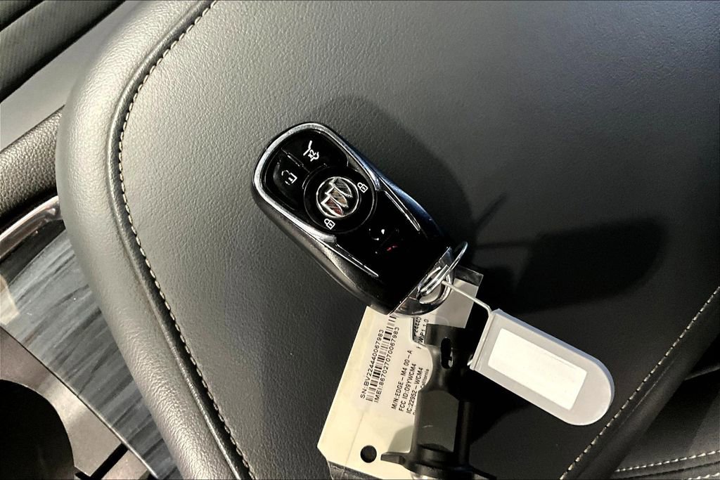 Used 2023 Buick Enclave Premium image 13