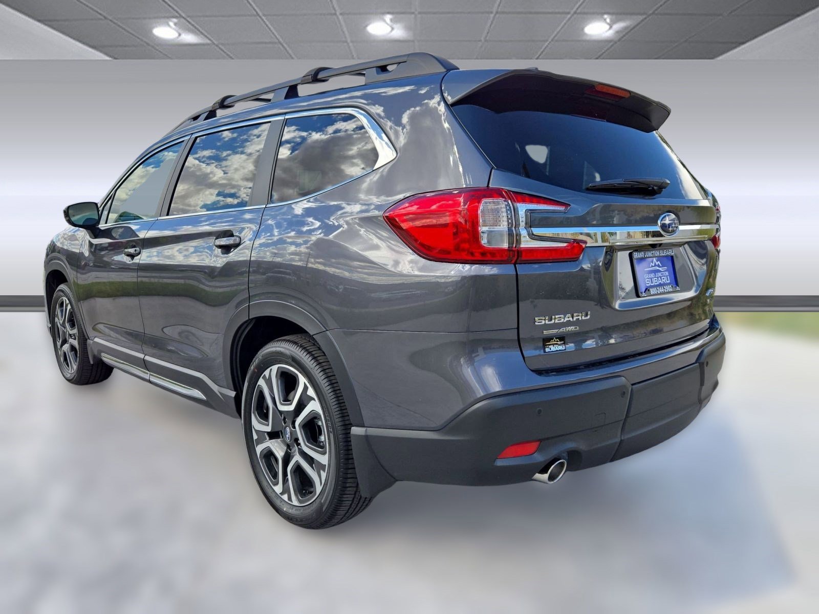 New 2025 Subaru Ascent Limited image 3