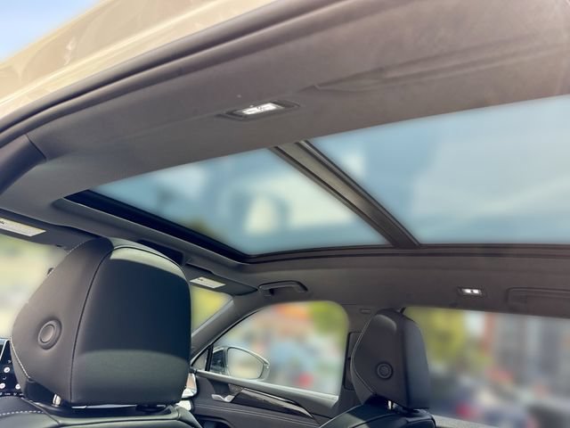New 2026 Volkswagen Tiguan SE R-Line FWD image 16