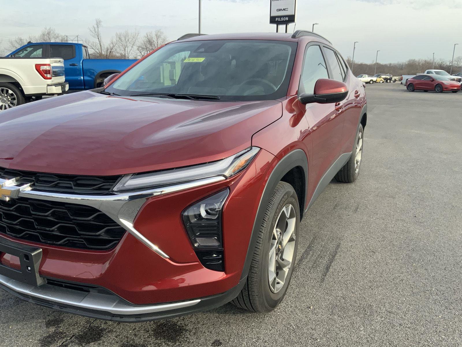 Used 2025 Chevrolet Trax LT w/ LT Convenience Package image 13