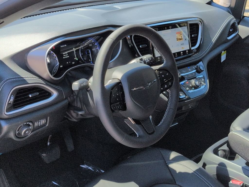 New 2026 Chrysler Pacifica Select image 12