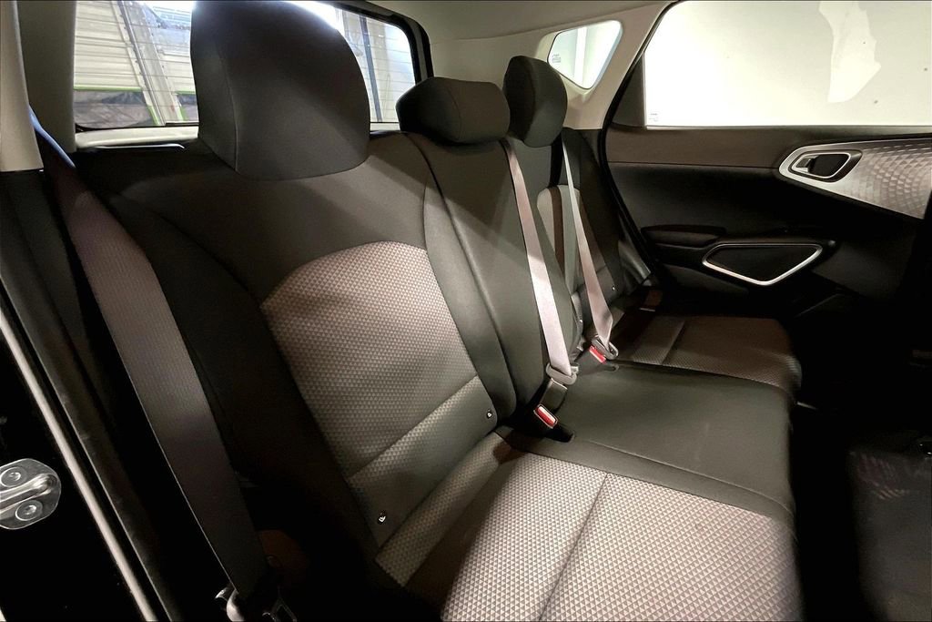 Used 2025 Kia Soul LX FWD image 36
