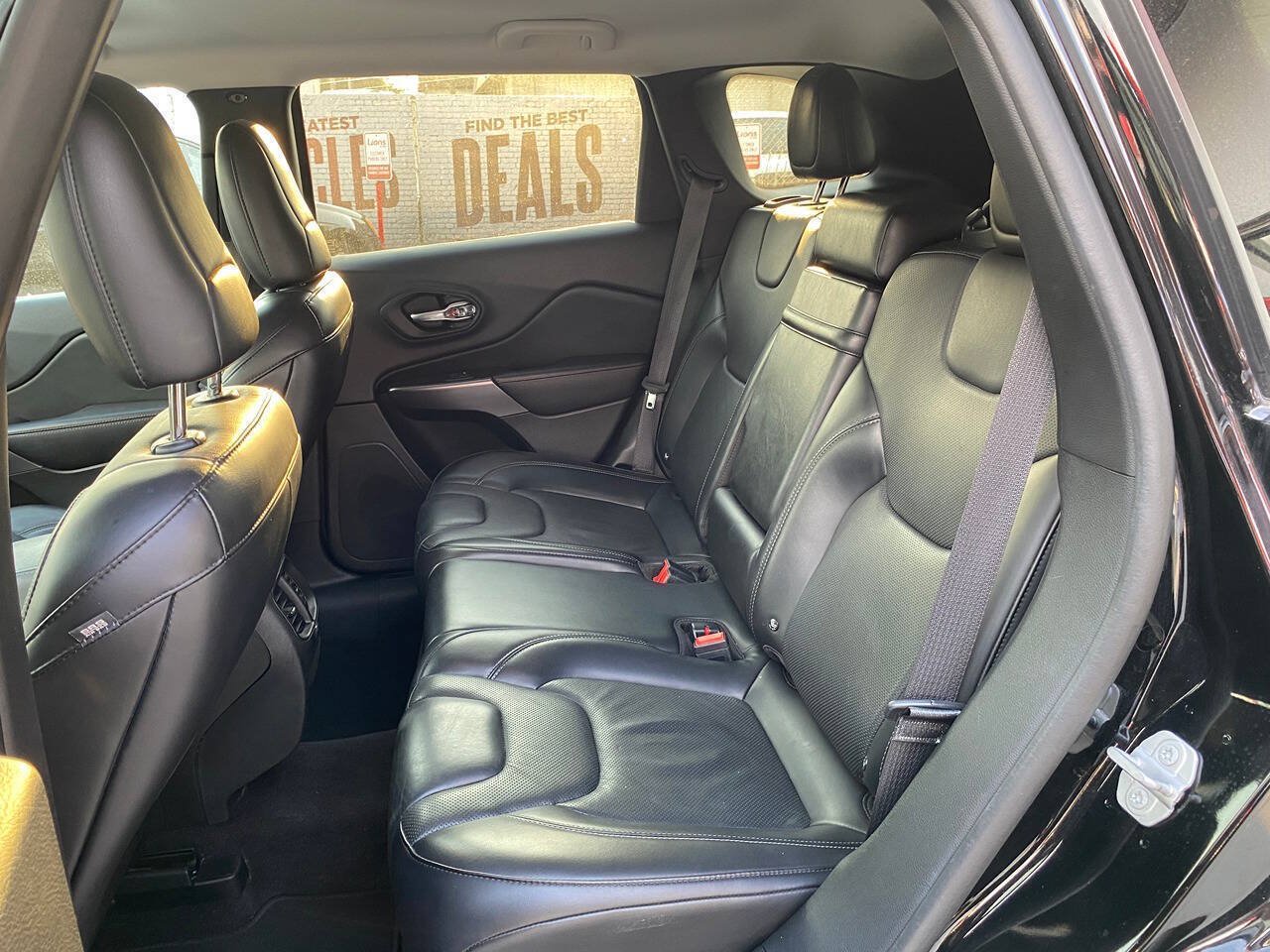 Used 2019 Jeep Cherokee Limited FWD image 8