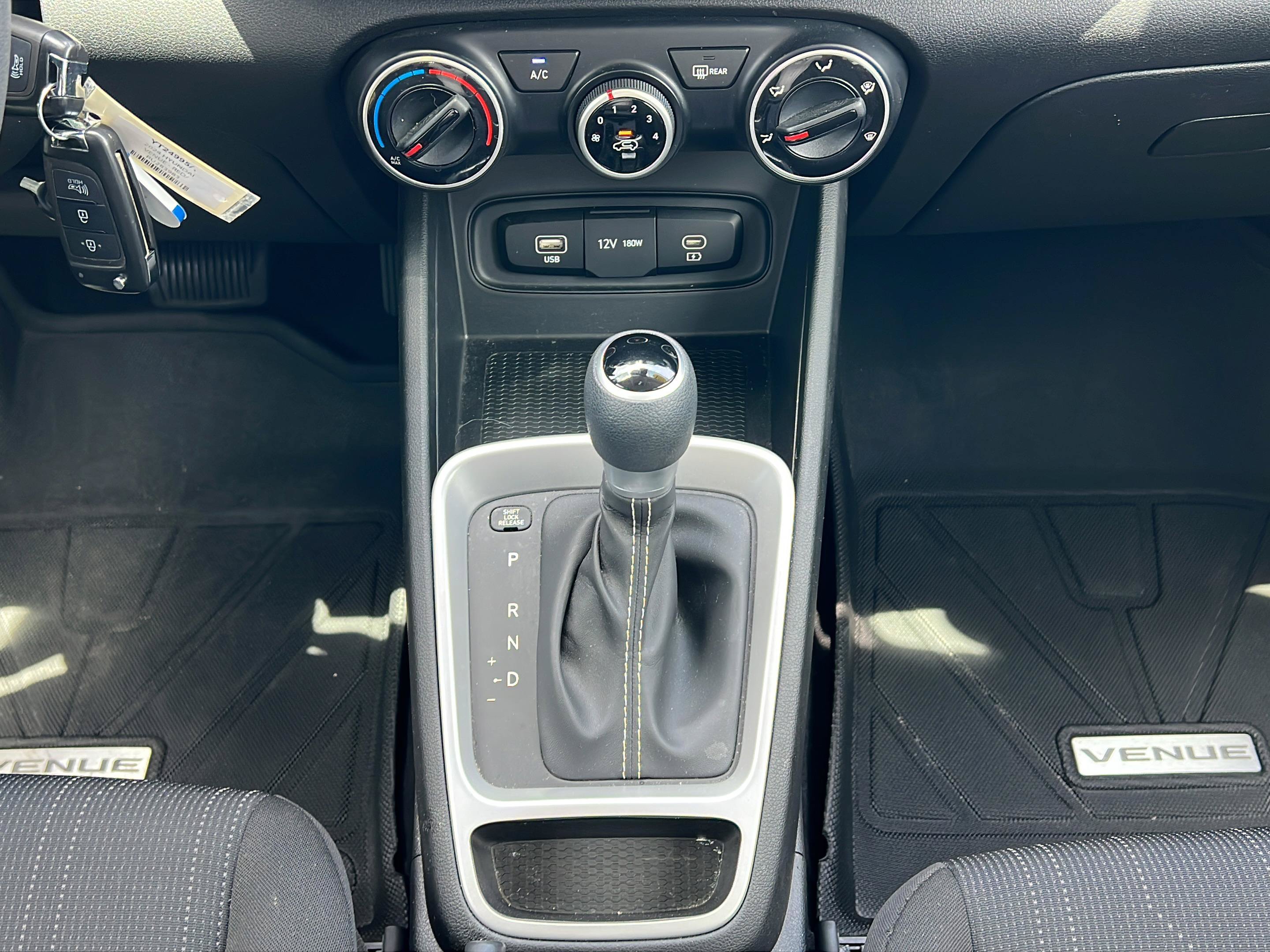 Certified 2024 Hyundai Venue SE FWD image 15