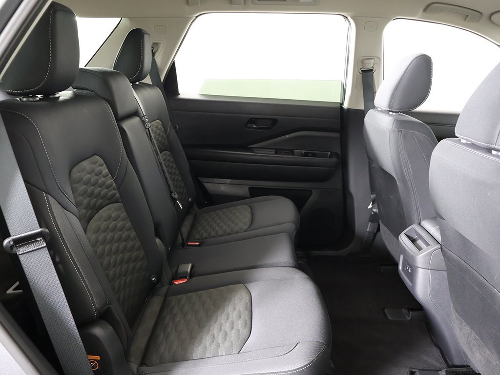 Used 2024 Nissan Pathfinder S image 31