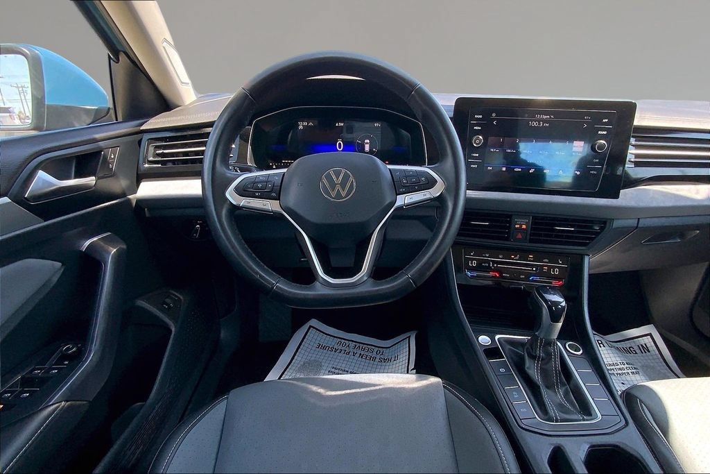 Used 2025 Volkswagen Jetta SE FWD image 5