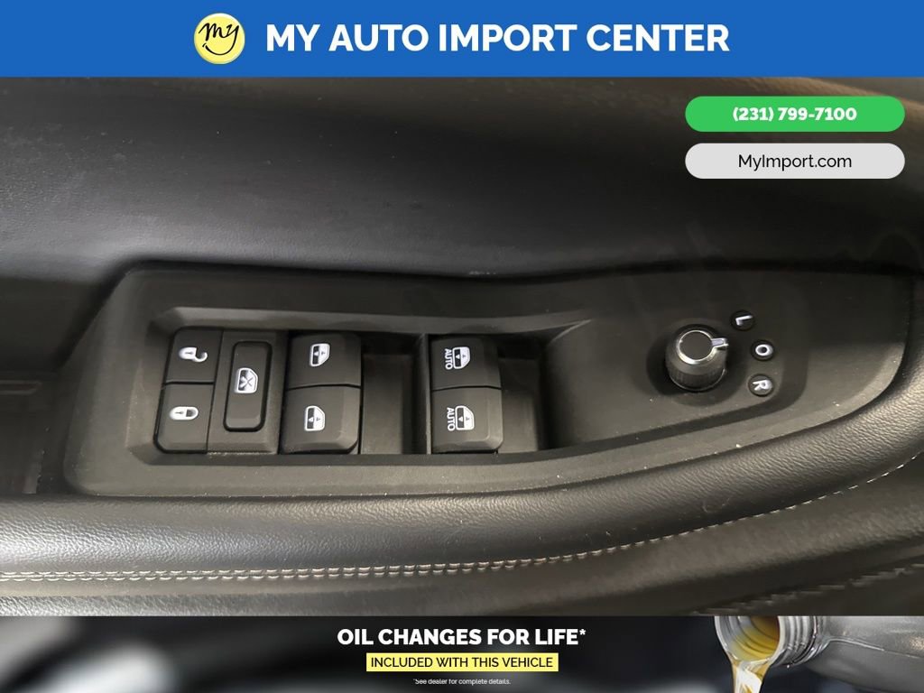 Used 2025 Jeep Grand Cherokee Limited w/ Black Appearance Package image 12