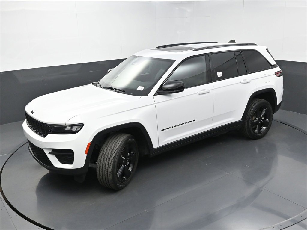 Used 2023 Jeep Grand Cherokee Altitude image 35